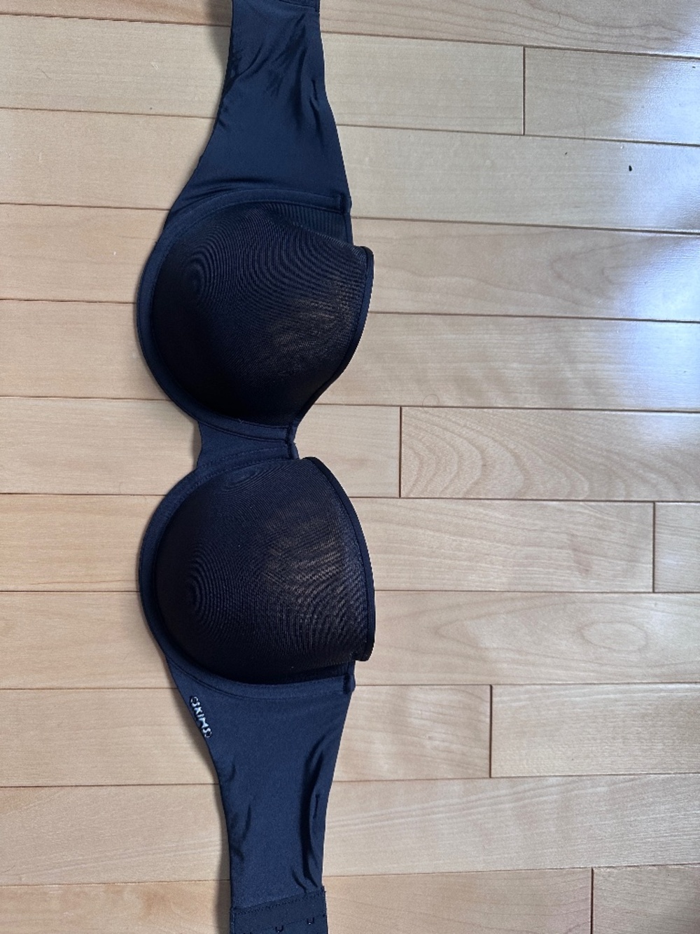 SKIMS Black Seamless Molded Underwire Bra